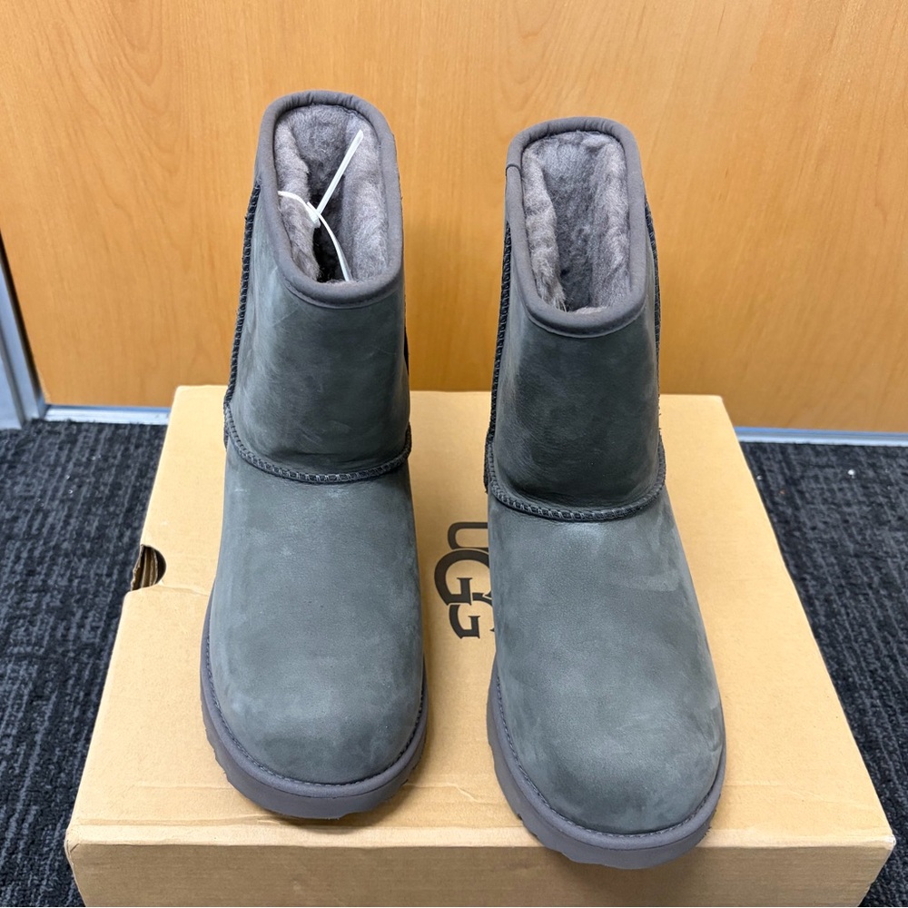 NIB UGG Classic Waterproof Short Boots
